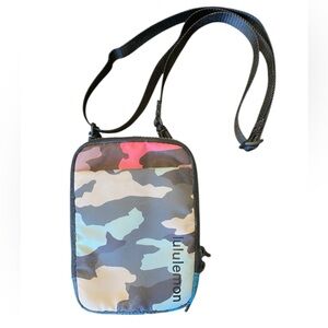Lululemon Easy Access Crossbody Bag 1.5L Camo